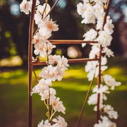 GUIRLANDE DE FLEURS DE CERISIER BLANCHES