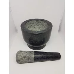MORTIER ET PILON EN GRANIT NOIR