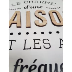 PLAQUE EN BOIS "LE CHARME D'UNE MAISON…" 20x20cm