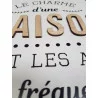 PLAQUE EN BOIS "LE CHARME D'UNE MAISON…" 20x20cm