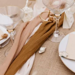 Cognac muslin bordslöpare 28cm x 5m