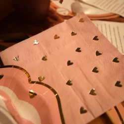 Serviette cocktail Petits Cœurs en papier rose et or Lot de 20